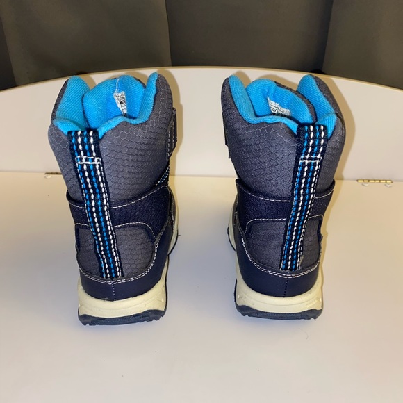 Carters toddler boy snow boots size 7 - Picture 4 of 5